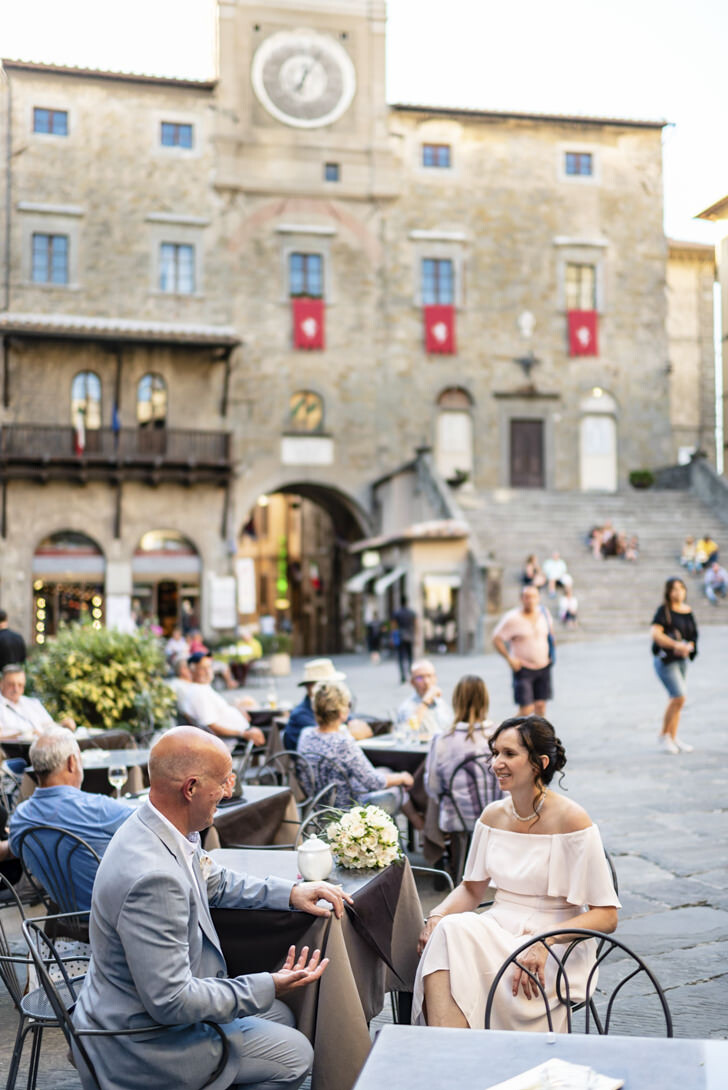 Newlyweds in Cortona square