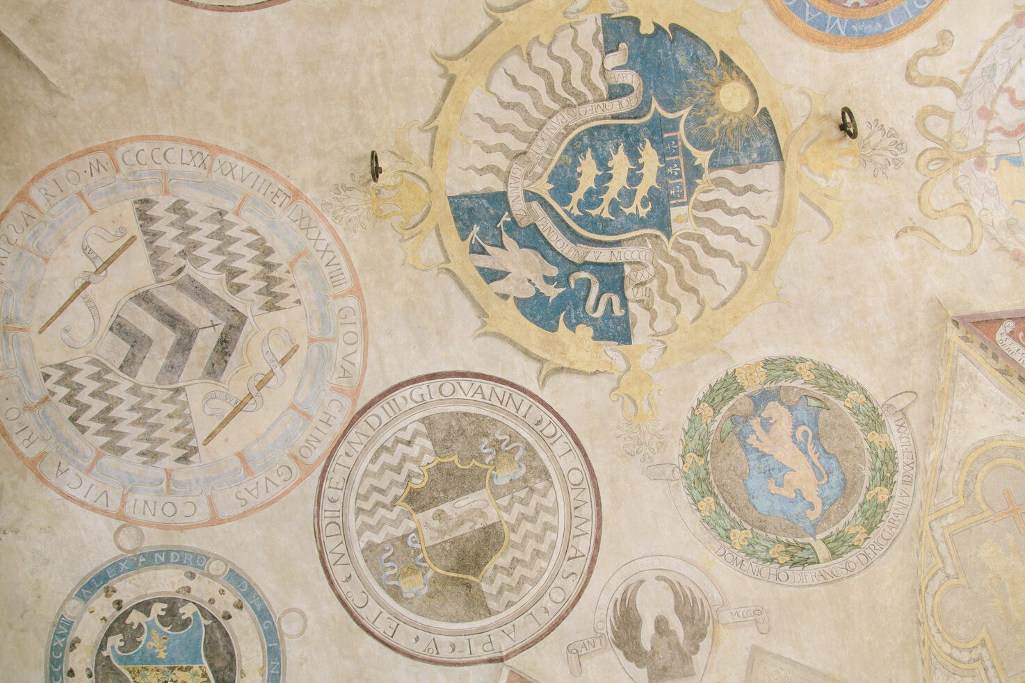 Frescoes with symbols of the noble families of Certaldo